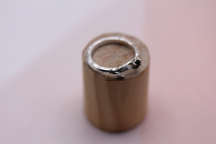 Anello Uno di Uno con quarzo fumè e foglioline - immagine 3
