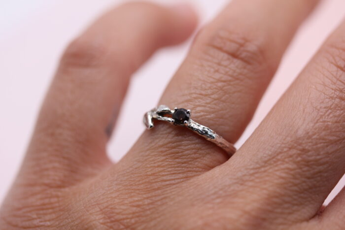 Anello Uno di Uno con quarzo fumè e foglioline - immagine 2
