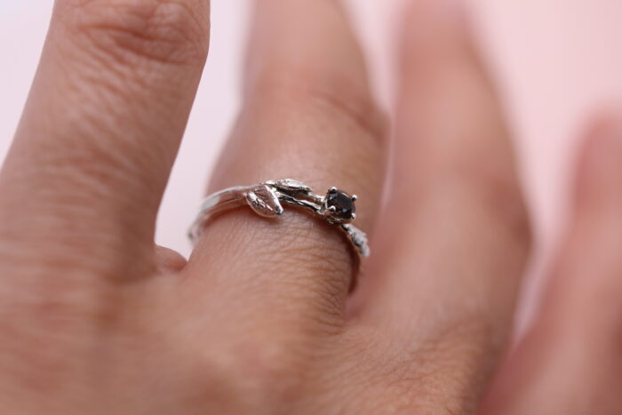 Anello Uno di Uno con quarzo fumè e foglioline - immagine 4