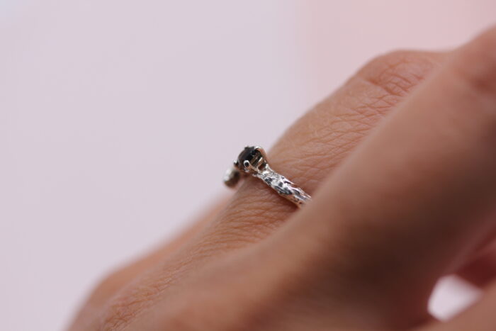 Anello Uno di Uno con quarzo fumè e foglioline - immagine 5