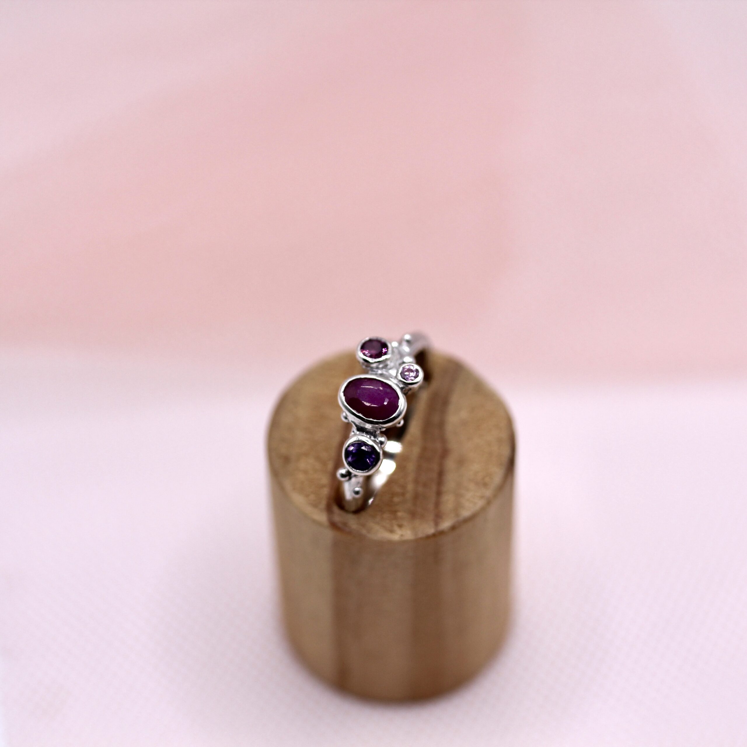 Anello Uno di Uno con rubino fucsia - immagine 4